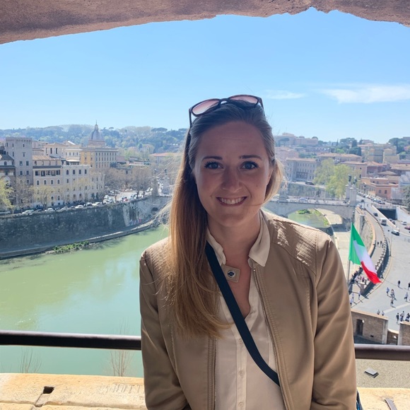 Meet your Posher, Beth - Picture 1 of 1
